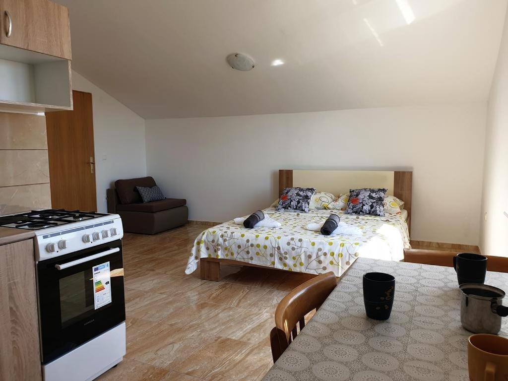 Apartments Loina Novalja Εξωτερικό φωτογραφία