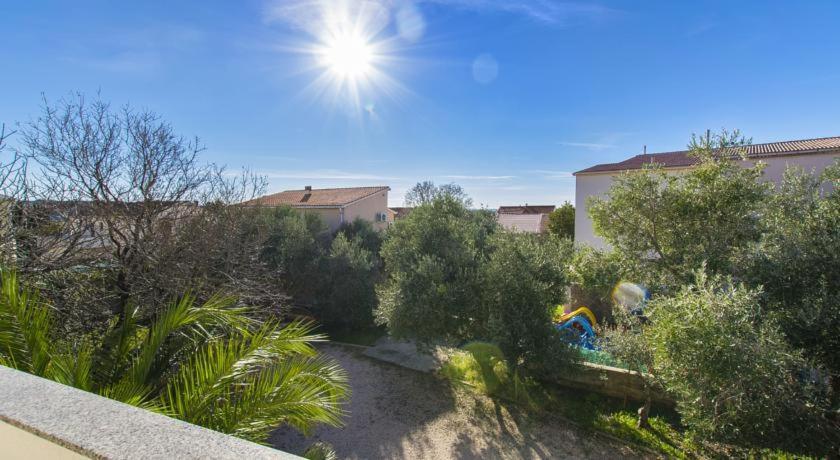 Apartments Loina Novalja Εξωτερικό φωτογραφία