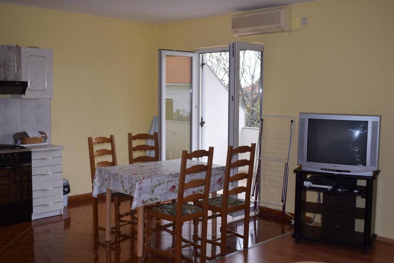 Apartments Loina Novalja Εξωτερικό φωτογραφία