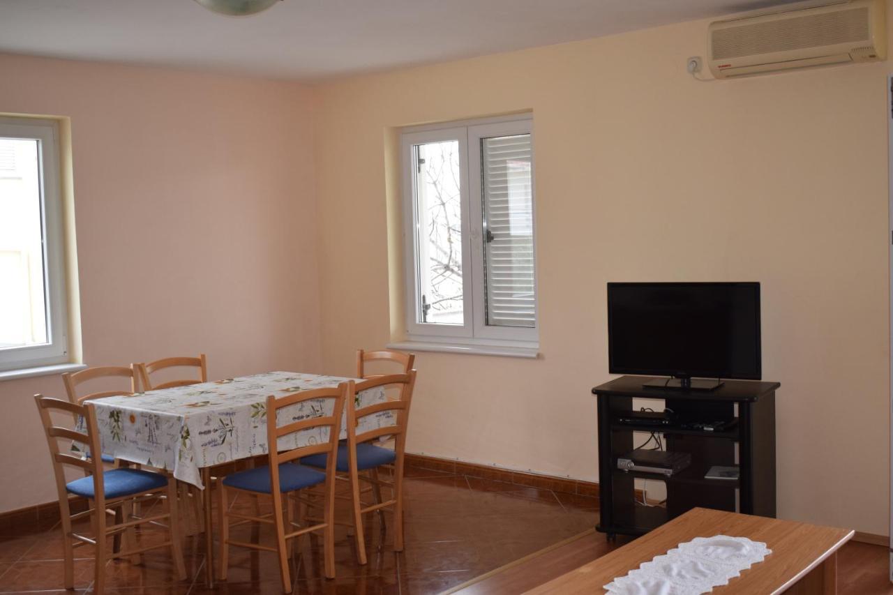 Apartments Loina Novalja Εξωτερικό φωτογραφία