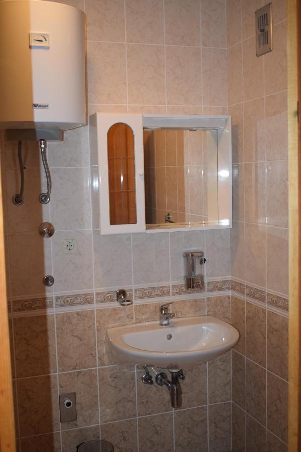 Apartments Loina Novalja Εξωτερικό φωτογραφία