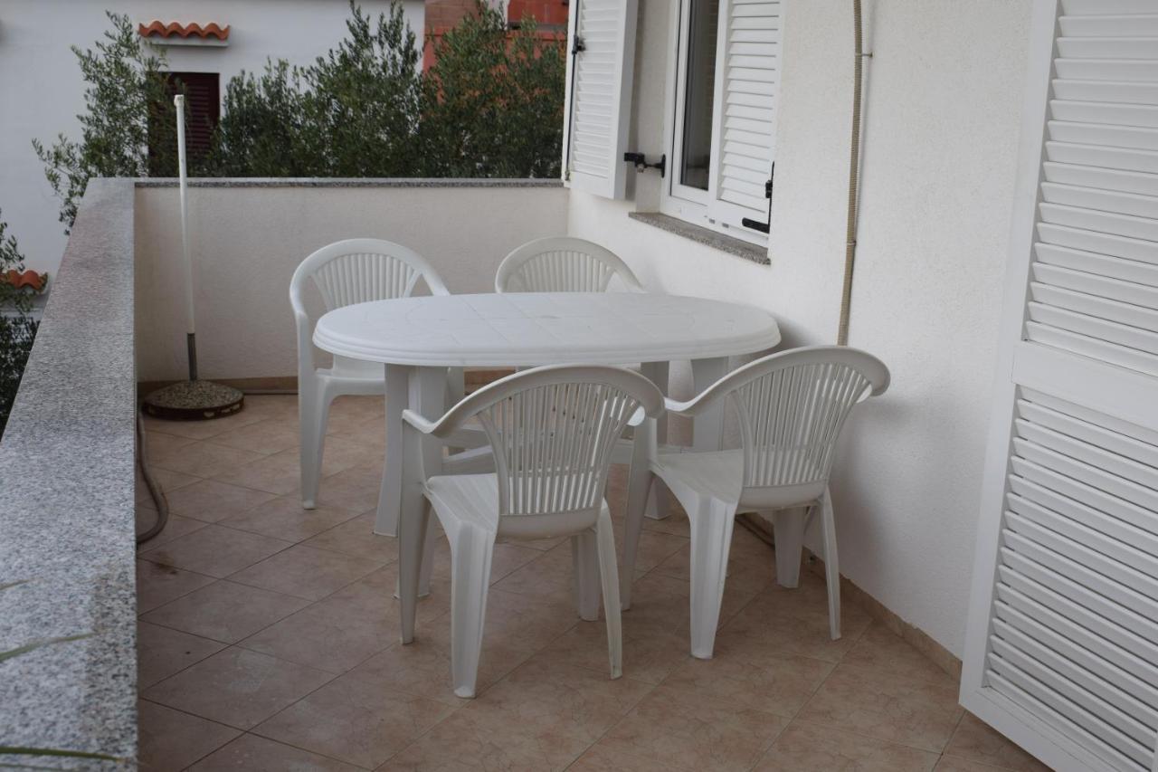 Apartments Loina Novalja Εξωτερικό φωτογραφία