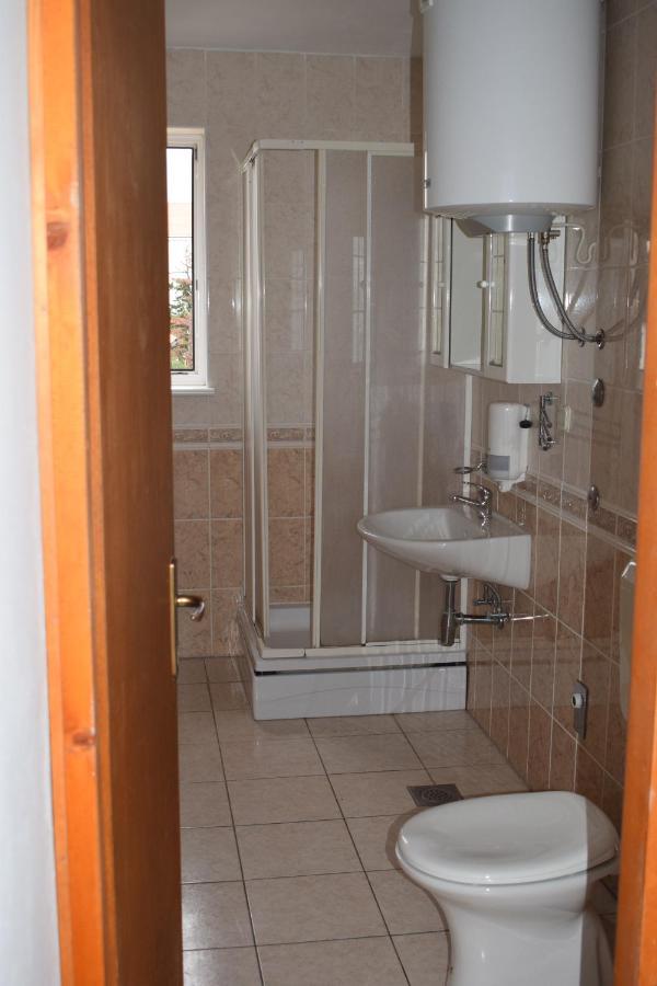 Apartments Loina Novalja Εξωτερικό φωτογραφία