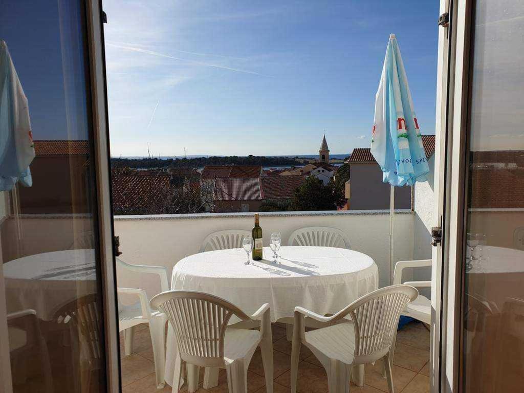 Apartments Loina Novalja Εξωτερικό φωτογραφία