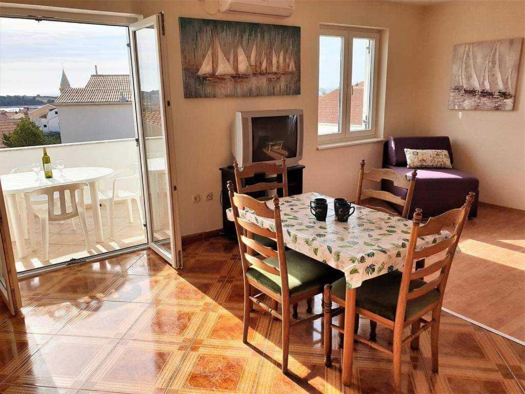 Apartments Loina Novalja Εξωτερικό φωτογραφία